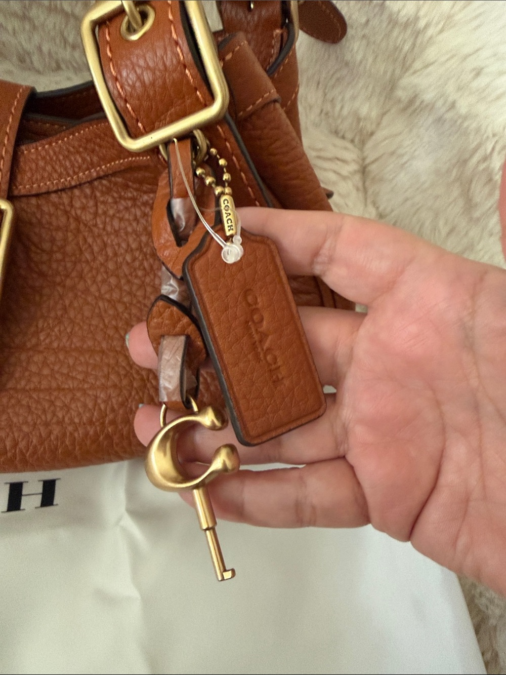 Coach Drifter in Amber - Picture 2 of 10